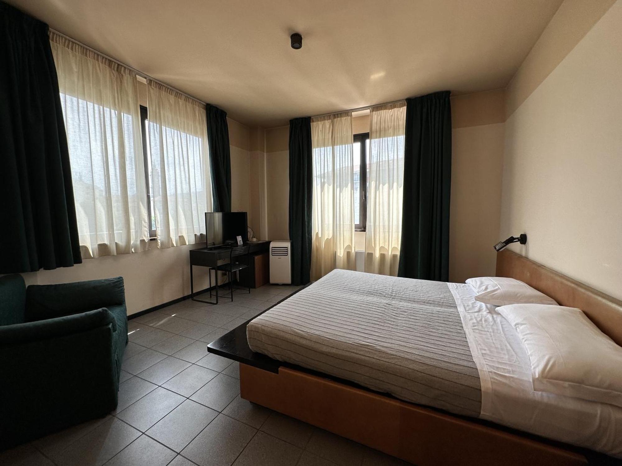 Hotel Griselda Салуццо Экстерьер фото